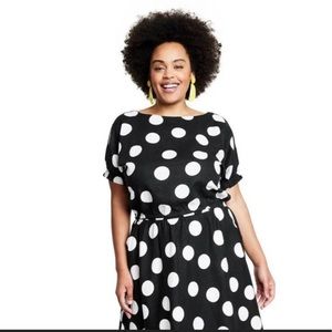 Last🤩Tabitha brown Polka dot short sleeve button back top